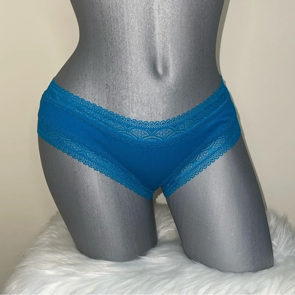 VICTORIAS SECRET THE LACIE POSEY GEOMETRIC LACE WAIST COTTON CHEEKY  PANTY. NWT